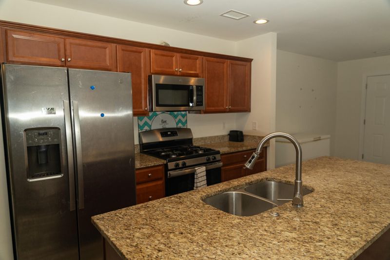 2542 Highpoint Dr, North Charleston, SC 29406