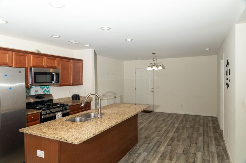 2542 Highpoint Dr, North Charleston, SC 29406