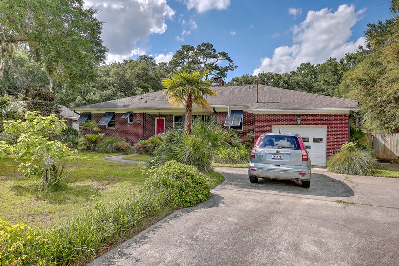 1332 S Edgewater Dr, Charleston, SC 29407