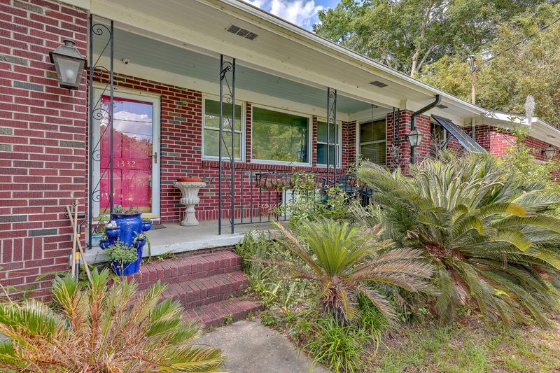 1332 S Edgewater Dr, Charleston, SC 29407