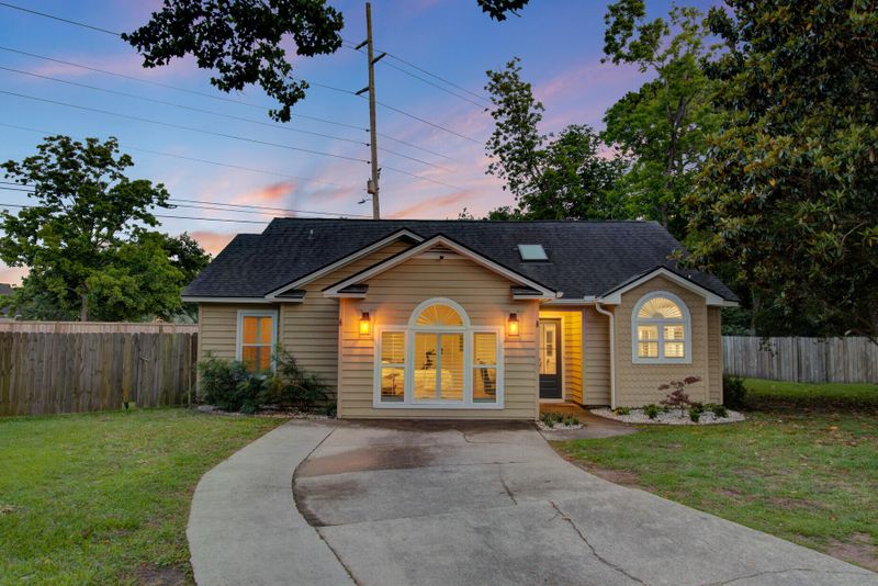 1231 Llewellyn Rd, Mount Pleasant, SC 29464