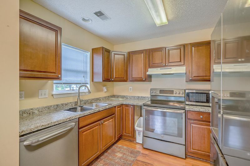 550 Saville Row, Charleston, SC 29414