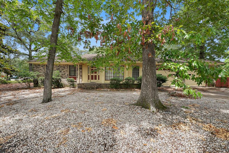 134 N Lakeshore Dr, Goose Creek, SC 29445