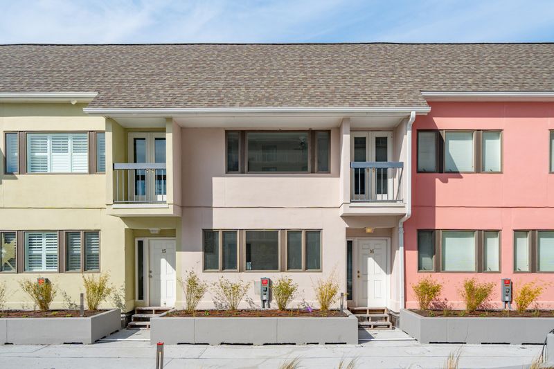 330 Concord St #Th16, Charleston, SC 29401