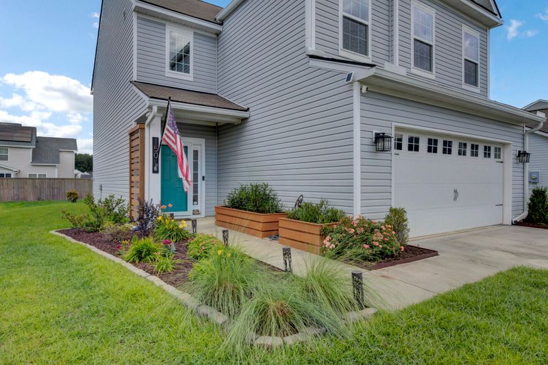 150 Hyrne Dr, Goose Creek, SC 29445