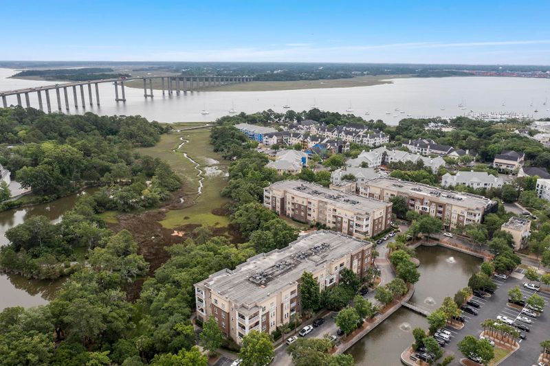200 River Landing Dr #H106, Charleston, SC 29492