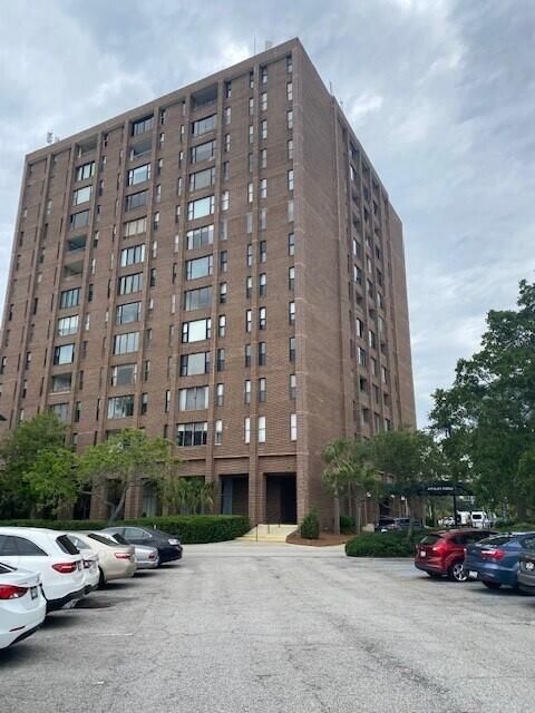 14 Lockwood Dr #2g, Charleston, SC 29401