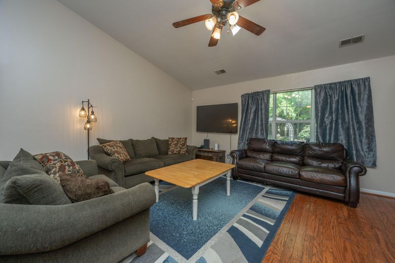 2035 Azalee Ln, Summerville, SC 29483