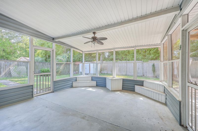 201 Laurel Ridge Rd, North Charleston, SC 29418
