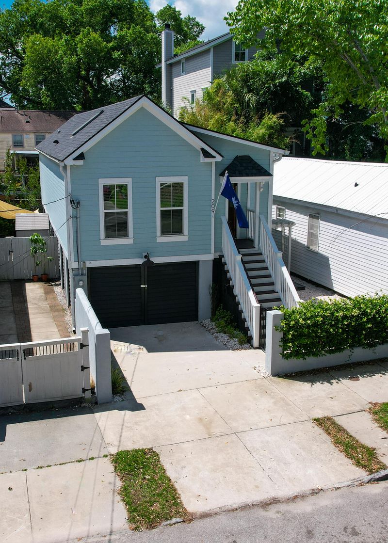 209 Fishburne St, Charleston, SC 29403