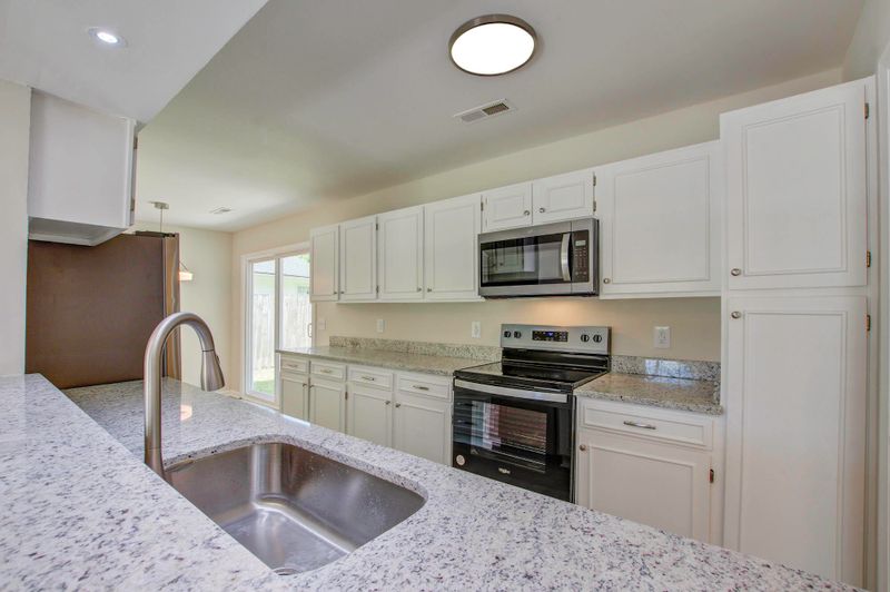 102 Shropshire St, Goose Creek, SC 29445
