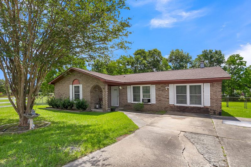 211 Pierre Ct, Summerville, SC 29486