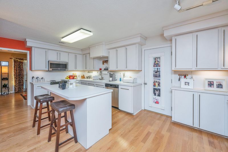 553 Clearview Dr, Charleston, SC 29412