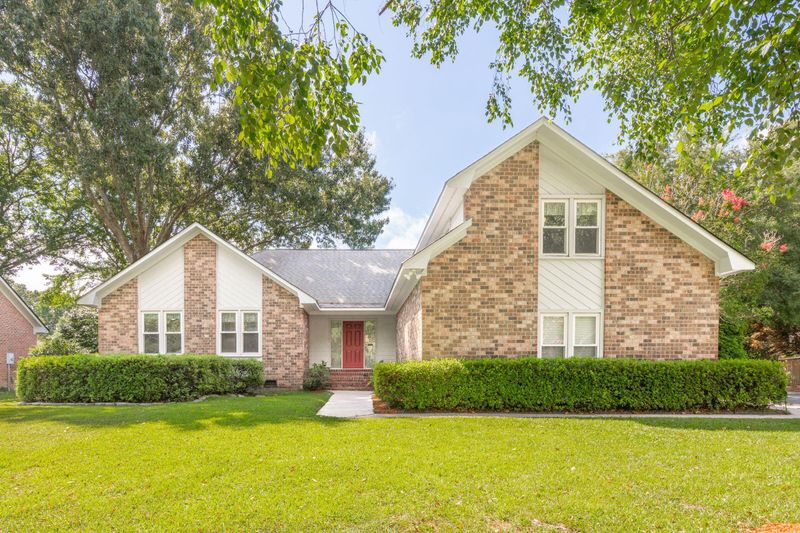 1873 Sandcroft Dr, Charleston, SC 29407