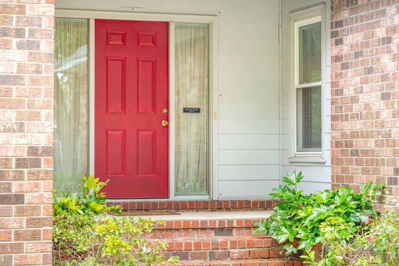 1873 Sandcroft Dr, Charleston, SC 29407