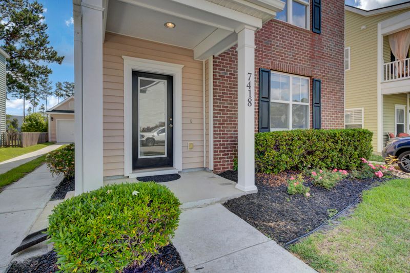 7418 Northgate Dr, Hanahan, SC 29410