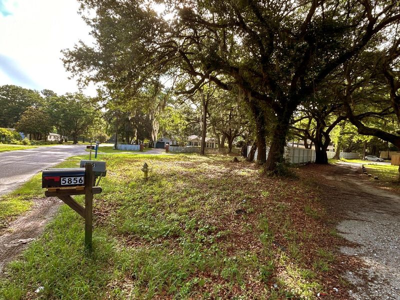 5849 Scott White Rd, Hollywood, SC 29449