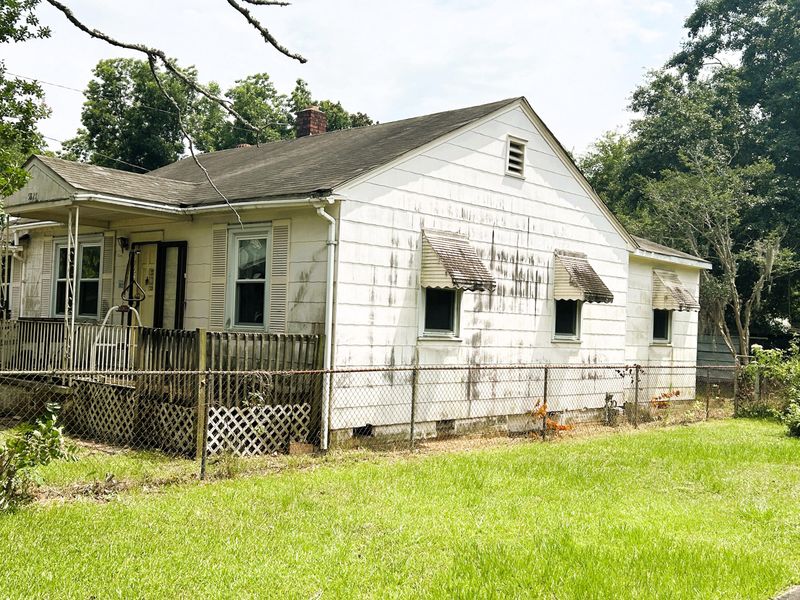 5827 Moore St, Hanahan, SC 29410