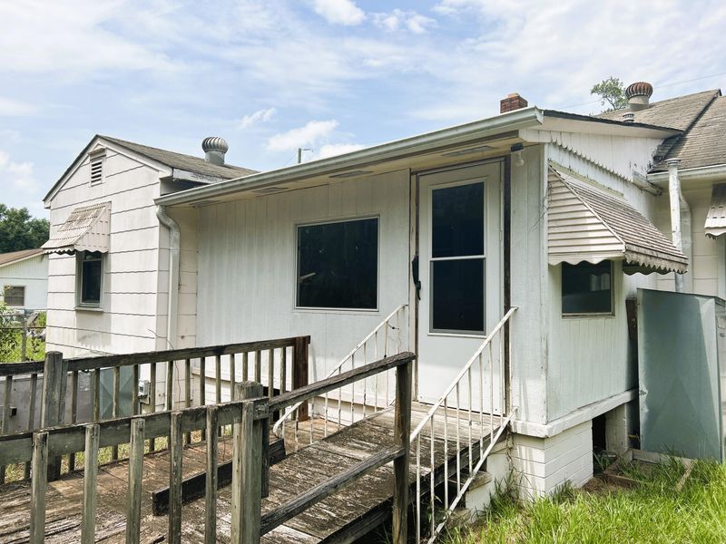 5827 Moore St, Hanahan, SC 29410