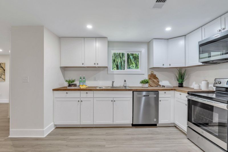 5981 Drayton St, Ravenel, SC 29470