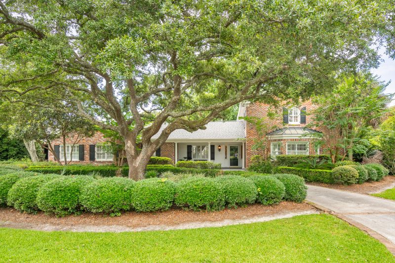 1525 Fairway Dr, Charleston, SC 29412