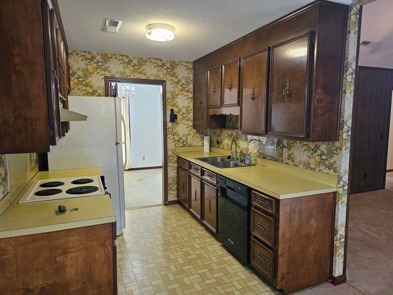 102 Myer Ln, Goose Creek, SC 29445