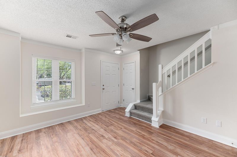 8066 Shadow Oak Dr, North Charleston, SC 29406