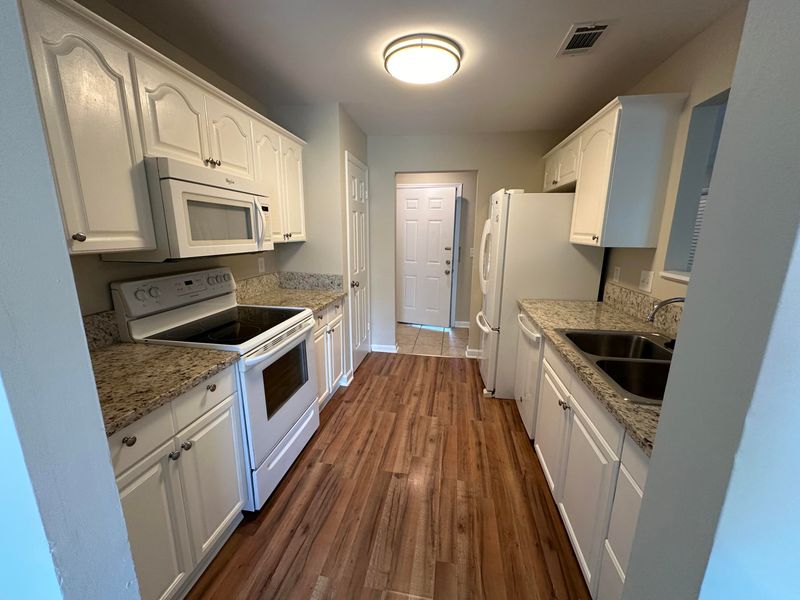 302 Greenmeadow Dr, Goose Creek, SC 29445