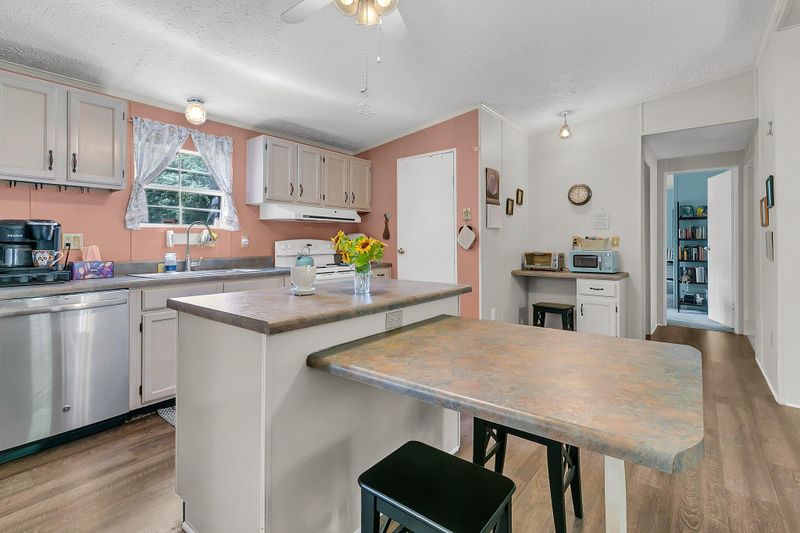 6982 Buckhorn Rd, Ravenel, SC 29470