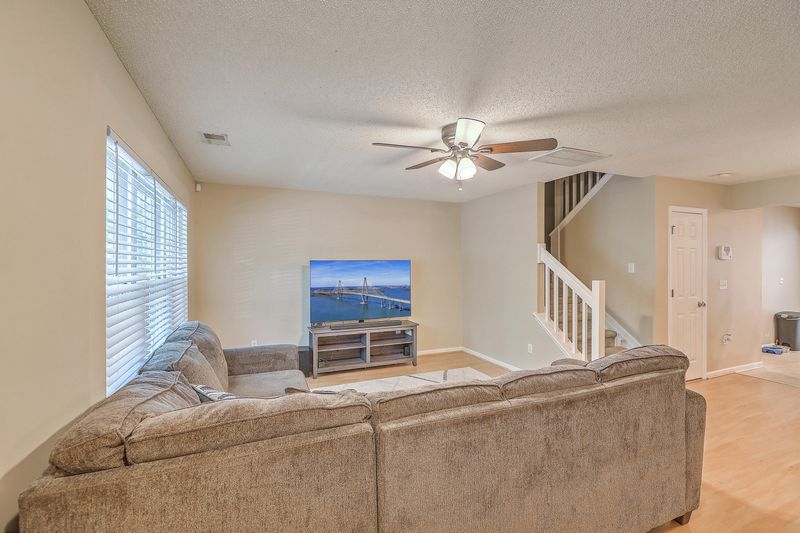 8167 Shadow Oak Dr, North Charleston, SC 29406