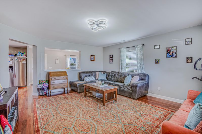539 Flycatcher Dr, Goose Creek, SC 29445