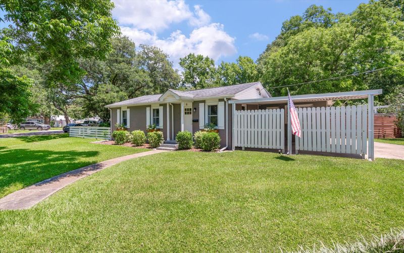8 Paula Dr, Charleston, SC 29407
