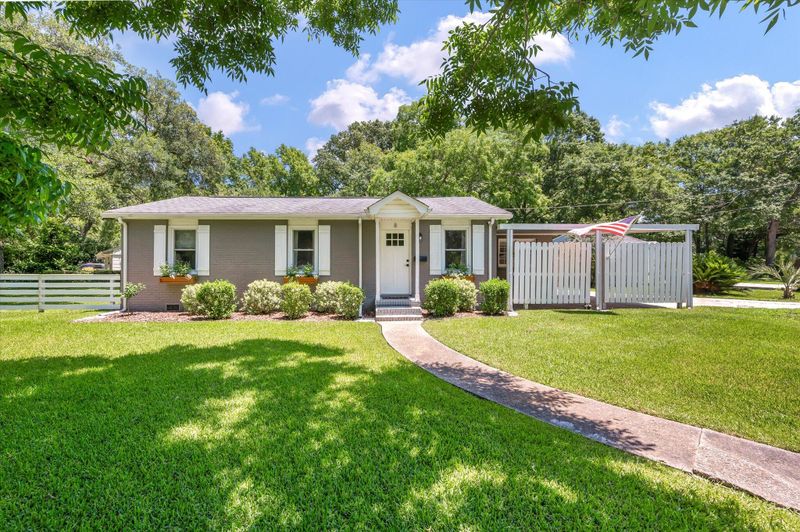 8 Paula Dr, Charleston, SC 29407