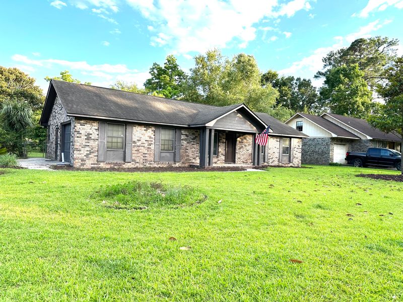 242 Foxborough Rd, Goose Creek, SC 29445