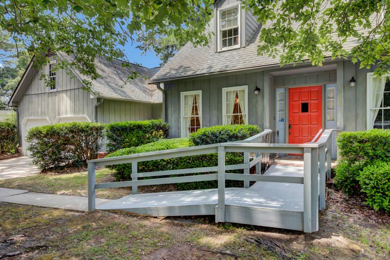 1564 Boone Hall Dr, Charleston, SC 29407