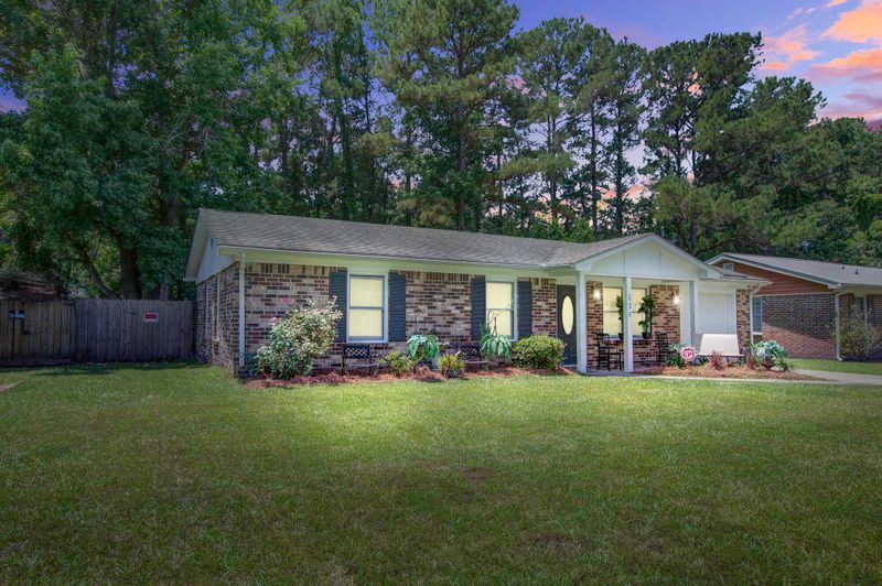 125 Pine Grove Dr, North Charleston, SC 29420