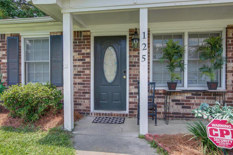 125 Pine Grove Dr, North Charleston, SC 29420