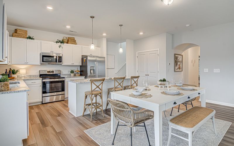 209 O'leary Cir, Summerville, SC 29483