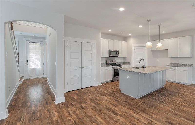100 Julian Hamlet Dr, Summerville, SC 29483