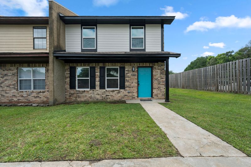 5775 Dewsbury Ln, North Charleston, SC 29418