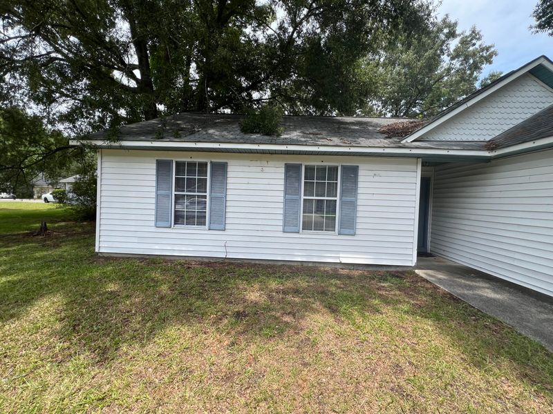 8339 Whitehaven Dr, North Charleston, SC 29420