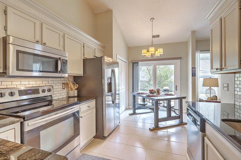 3270 Middleburry Ln, Charleston, SC 29414