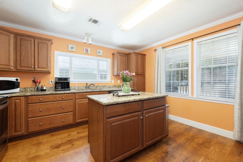 290 Hickory Oaks Ln, Cross, SC 29436