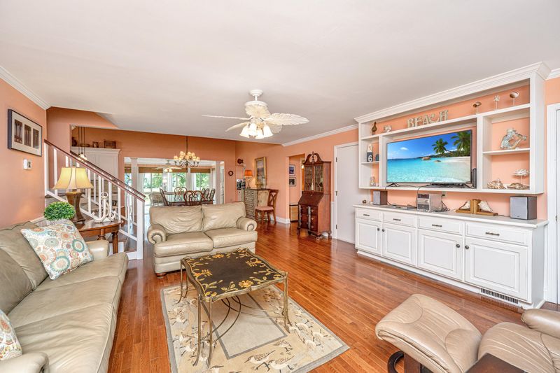 3914 Lybrand St, Edisto Beach, SC 29438