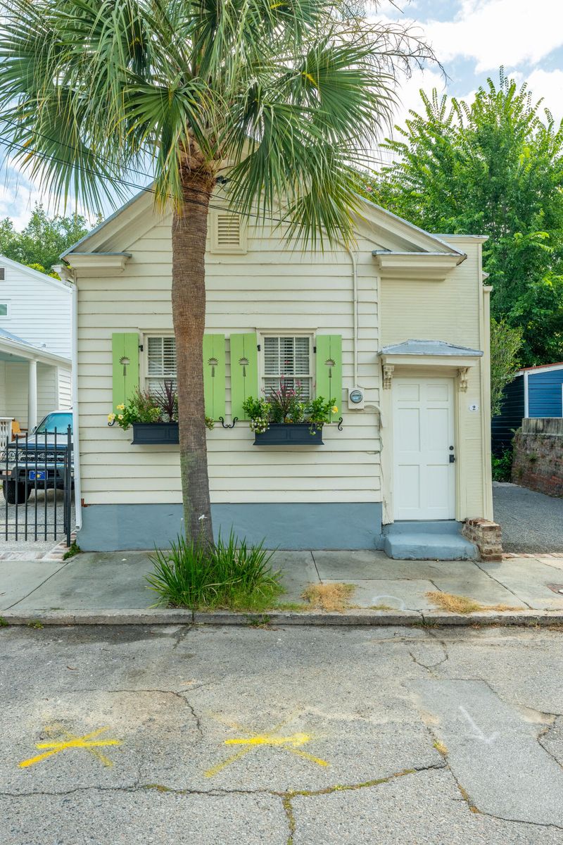 2 Larnes St, Charleston, SC 29403