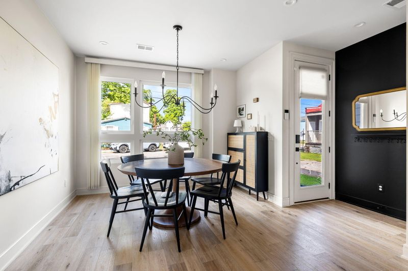 14 F St #A, Charleston, SC 29403
