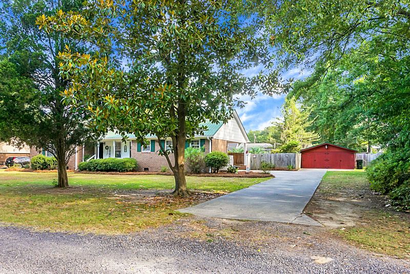 102 Cedar Spring Dr, Bonneau, SC 29431