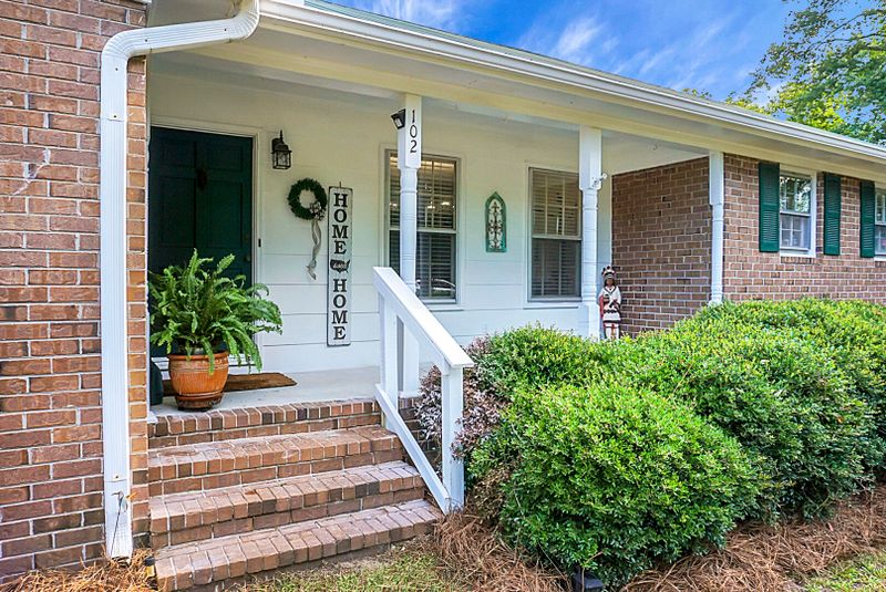 102 Cedar Spring Dr, Bonneau, SC 29431