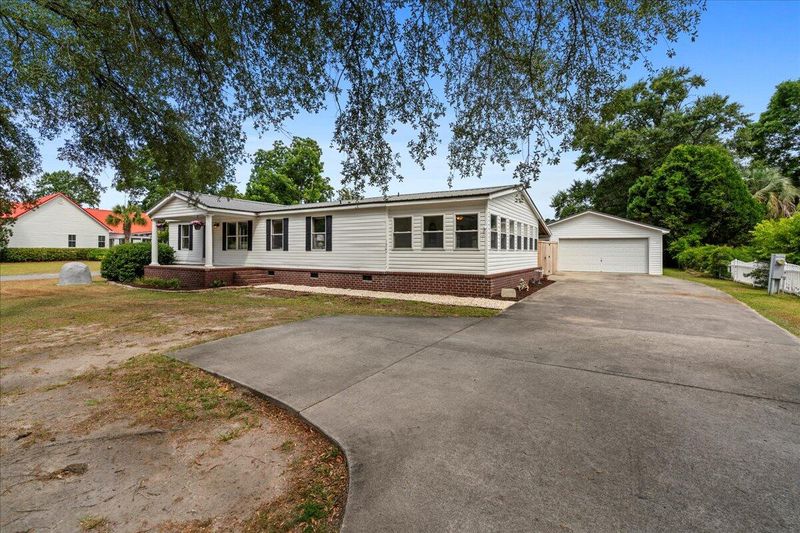 1400 Cooper Store Rd, Moncks Corner, SC 29461