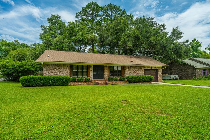 100 Maple Dr, Summerville, SC 29485